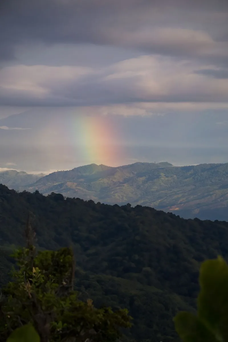 Paisaje con arcoíris